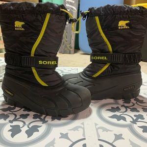 Sorel Youth Sz 3 Black Yellow Flurry Snow Boots
